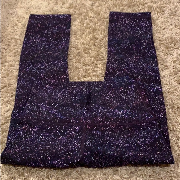 Lululemon legging size 4 never worn! - Picture 5 of 6
